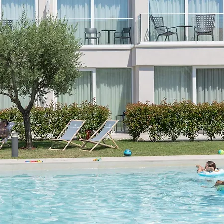 Maj Luxury Πόρετς